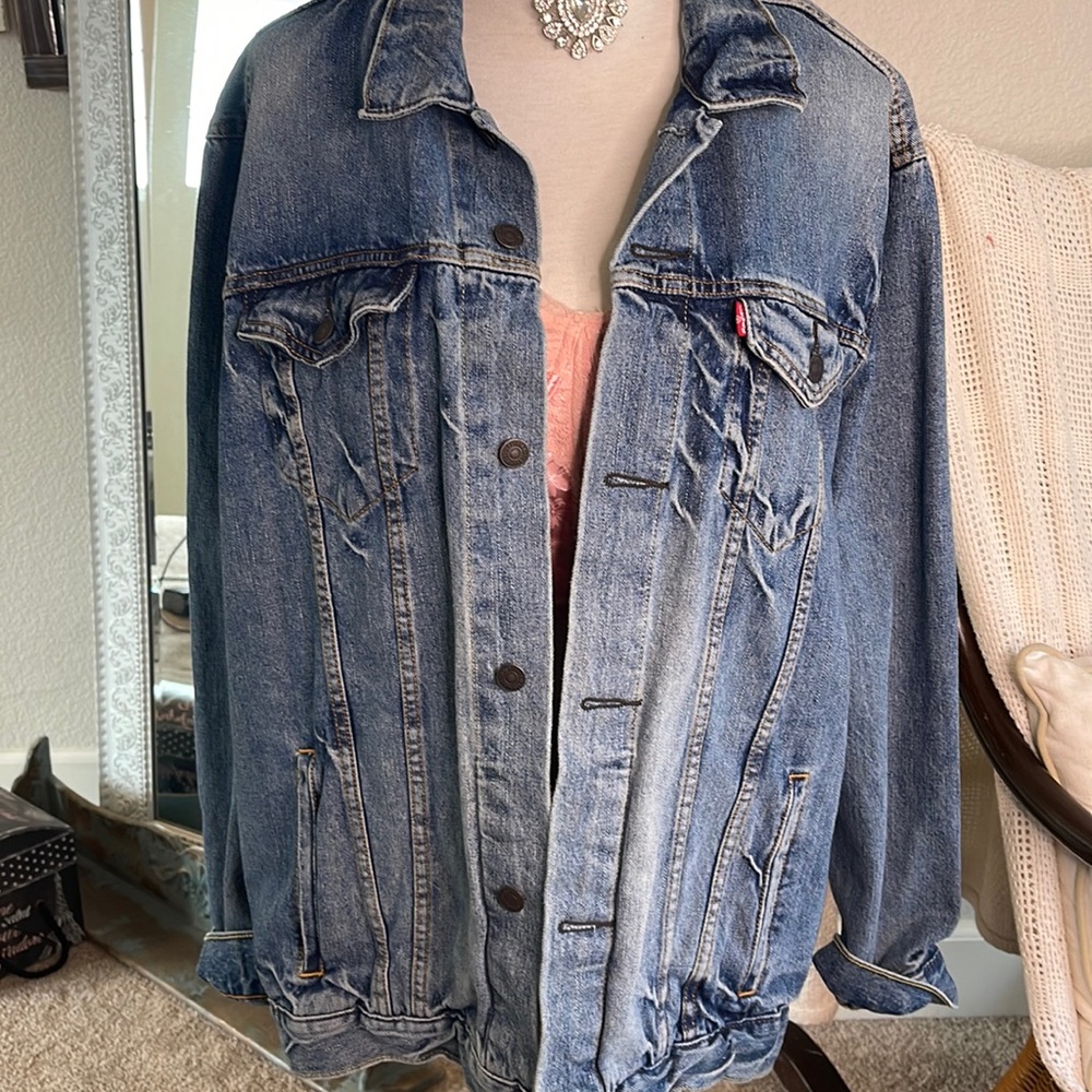 Oversized Levi’s Denim Jacket XXL Super cute!